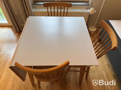 Inventarier till fullt möblerad enrummare - se alla bilder för komplett innehåll