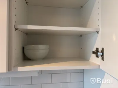 Inventarier till fullt möblerad enrummare - se alla bilder för komplett innehåll