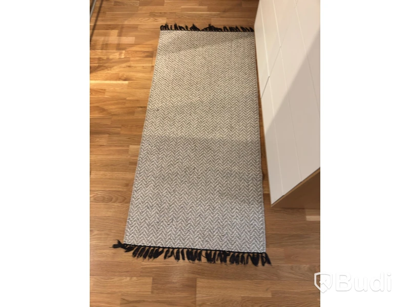 Inventarier till fullt möblerad enrummare - se alla bilder för komplett innehåll