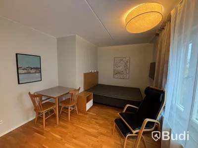 Inventarier till fullt möblerad enrummare - se alla bilder för komplett innehåll