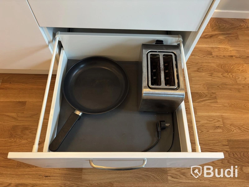 Inventarier till fullt möblerad tvårummare - se alla bilder för komplett innehåll