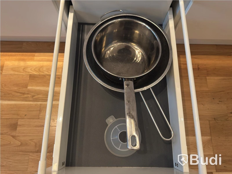 Inventarier till fullt möblerad tvårummare - se alla bilder för komplett innehåll