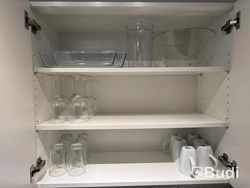 Inventarier till fullt möblerad tvårummare - se alla bilder för komplett innehåll