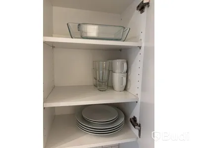 Inventarier till fullt möblerad enrummare - se alla bilder för komplett innehåll