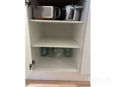 Inventarier till fullt möblerad enrummare - se alla bilder för komplett innehåll