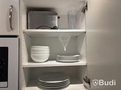 Inventarier till fullt möblerad enrummare - se alla bilder för komplett innehåll