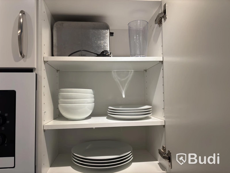 Inventarier till fullt möblerad enrummare - se alla bilder för komplett innehåll