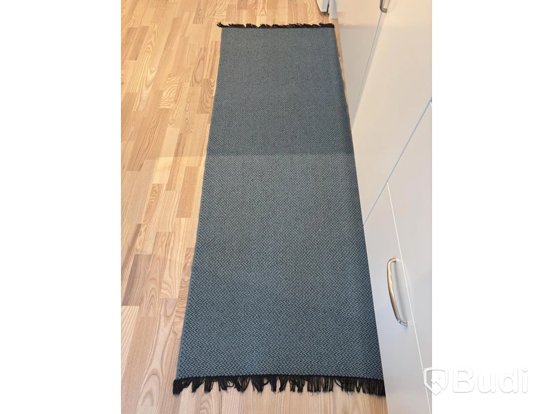 Inventarier till fullt möblerad enrummare - se alla bilder för komplett innehåll