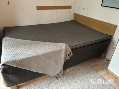 Inventarier till fullt möblerad enrummare - se alla bilder för komplett innehåll