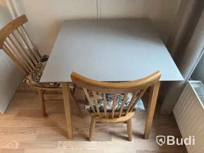 Inventarier till fullt möblerad enrummare - se alla bilder för komplett innehåll