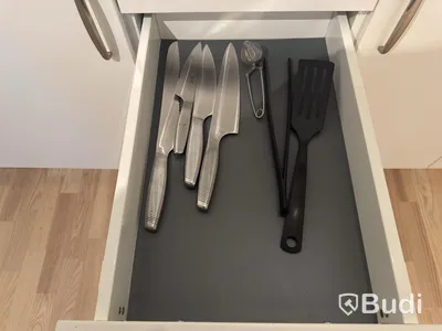 Inventarier till fullt möblerad tvårummare - se alla bilder för komplett innehåll