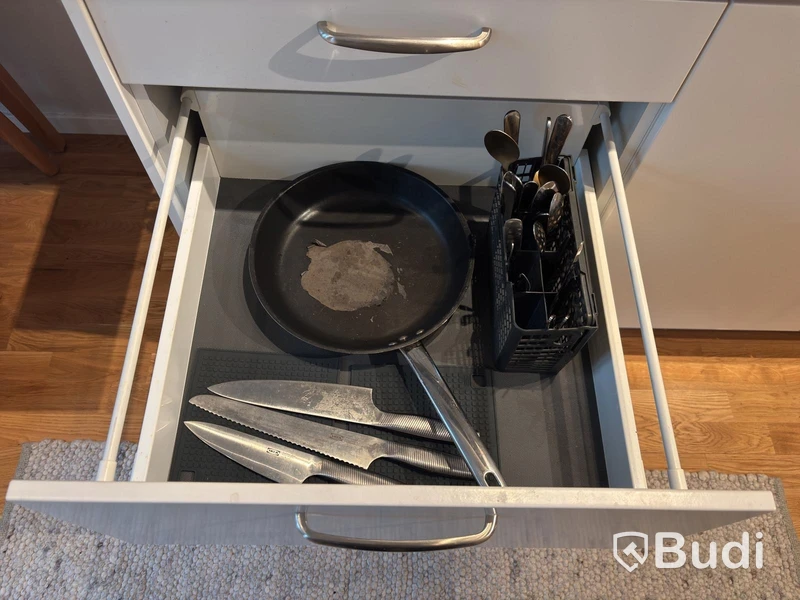 Inventarier till fullt möblerad tvårummare - se alla bilder för komplett innehåll