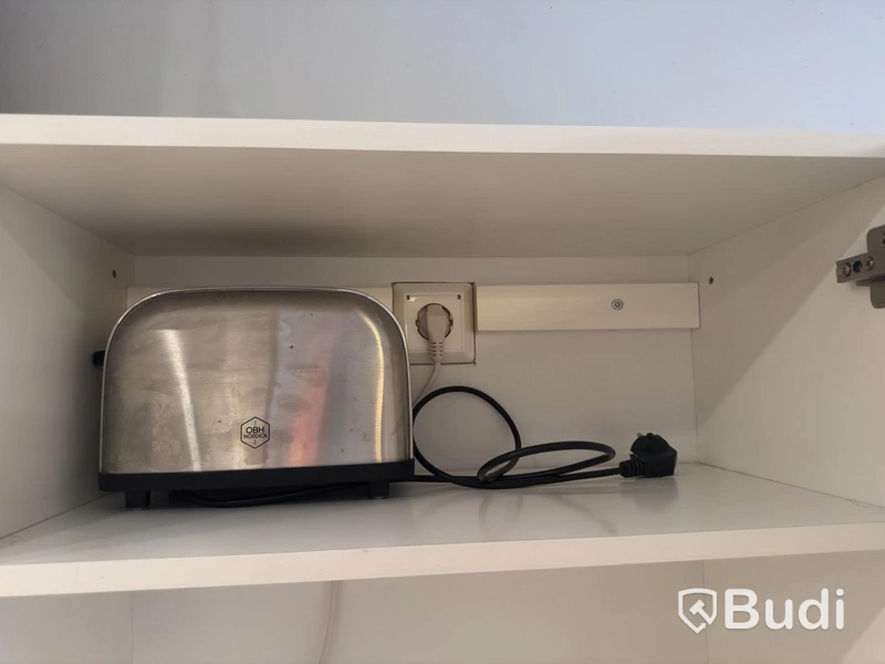 Inventarier till fullt möblerad enrummare - se alla bilder för komplett innehåll