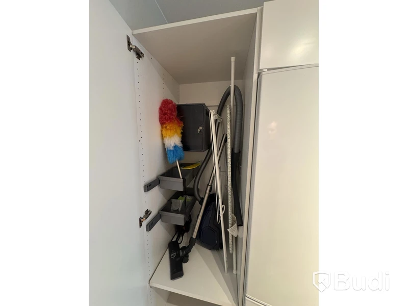 Inventarier till fullt möblerad enrummare - se alla bilder för komplett innehåll