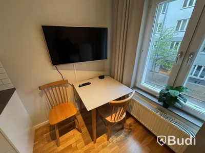 Inventarier till fullt möblerad enrummare - se alla bilder för komplett innehåll