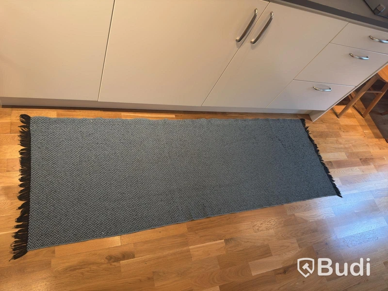 Inventarier till fullt möblerad enrummare - se alla bilder för komplett innehåll