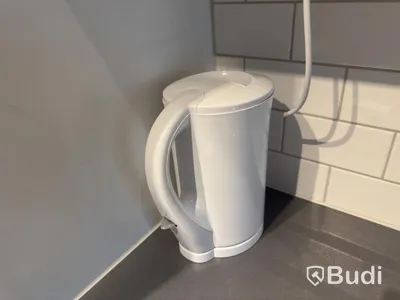 Inventarier till fullt möblerad enrummare - se alla bilder för komplett innehåll