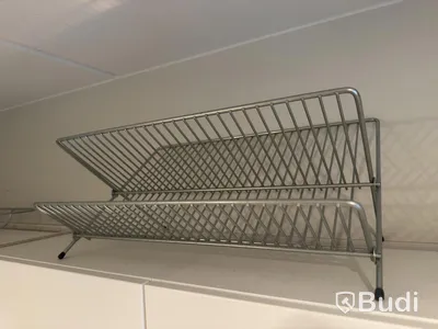 Inventarier till fullt möblerad enrummare - se alla bilder för komplett innehåll