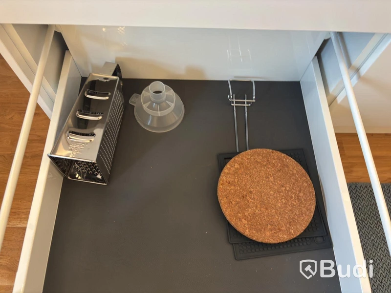 Inventarier till fullt möblerad tvårummare - se alla bilder för komplett innehåll
