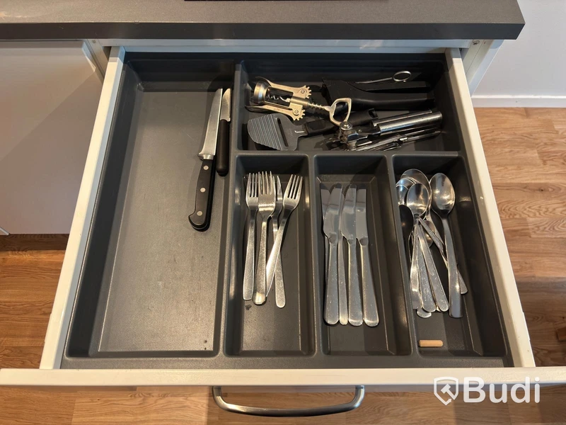 Inventarier till fullt möblerad tvårummare - se alla bilder för komplett innehåll