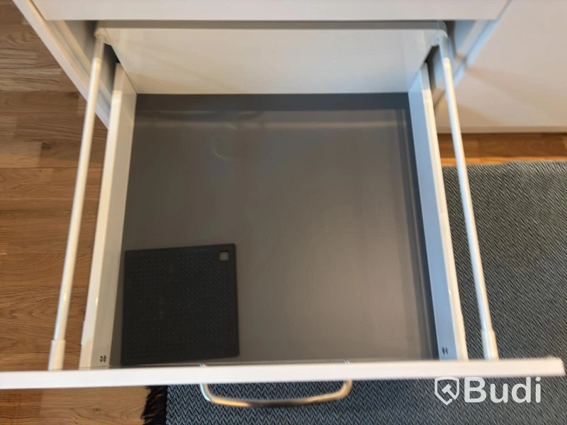 Inventarier till fullt möblerad tvårummare - se alla bilder för komplett innehåll