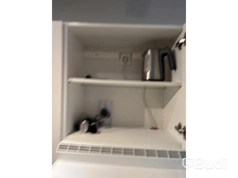 Inventarier till fullt möblerad enrummare - se alla bilder för komplett innehåll