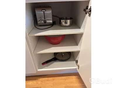 Inventarier till fullt möblerad enrummare - se alla bilder för komplett innehåll