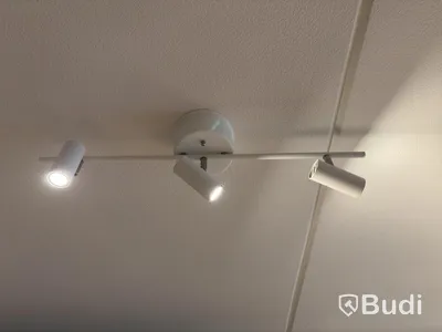 Inventarier till fullt möblerad enrummare - se alla bilder för komplett innehåll