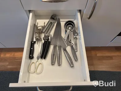 Inventarier till fullt möblerad tvårummare - se alla bilder för komplett innehåll