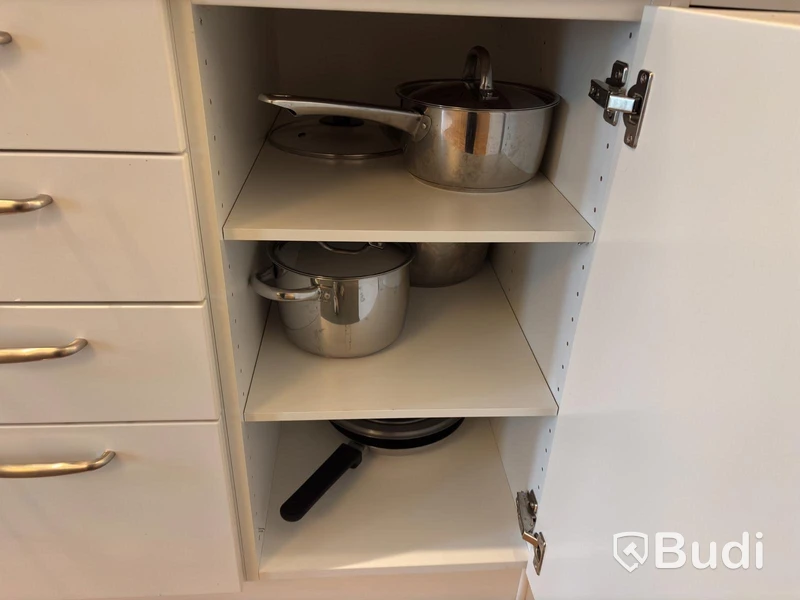 Inventarier till fullt möblerad tvårummare - se alla bilder för komplett innehåll