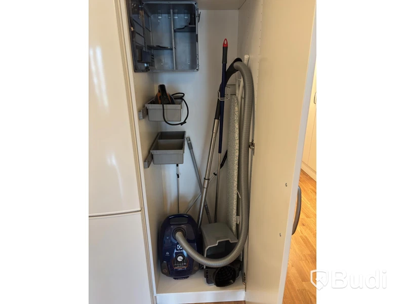 Inventarier till fullt möblerad tvårummare - se alla bilder för komplett innehåll