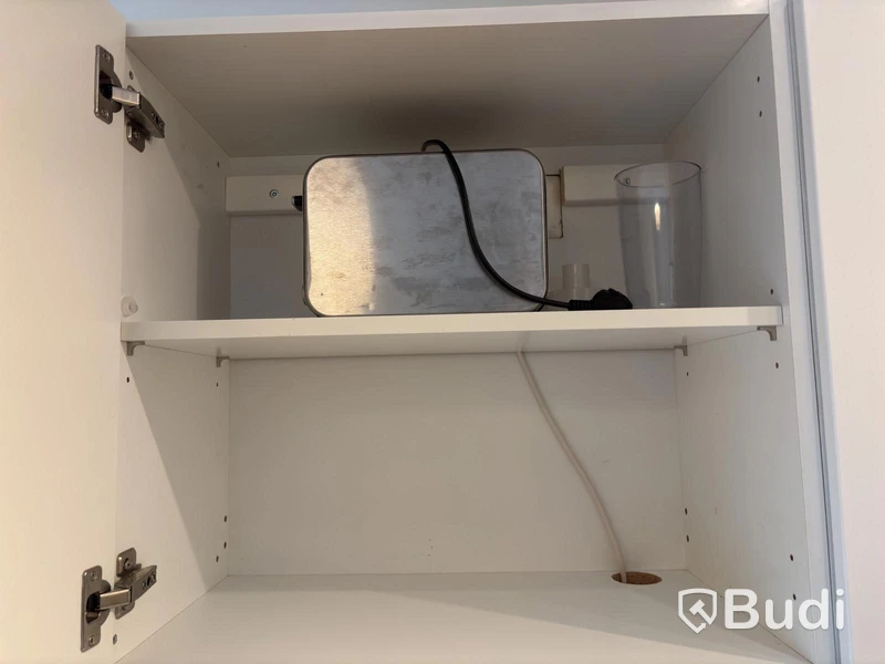 Inventarier till fullt möblerad enrummare - se alla bilder för komplett innehåll