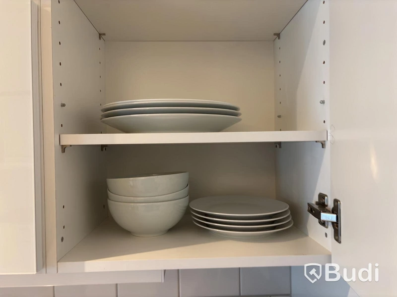 Inventarier till fullt möblerad enrummare - se alla bilder för komplett innehåll