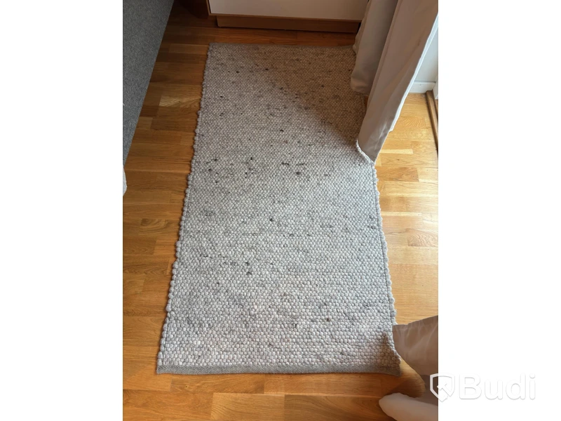 Inventarier till fullt möblerad enrummare - se alla bilder för komplett innehåll