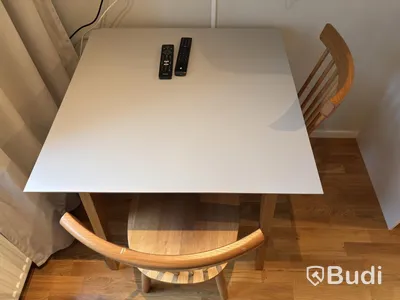 Inventarier till fullt möblerad enrummare - se alla bilder för komplett innehåll
