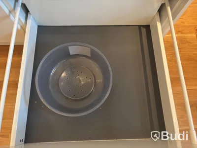 Inventarier till fullt möblerad enrummare - se alla bilder för komplett innehåll