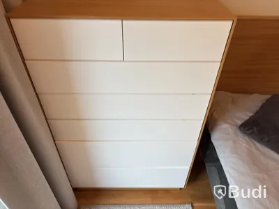 Inventarier till fullt möblerad enrummare - se alla bilder för komplett innehåll