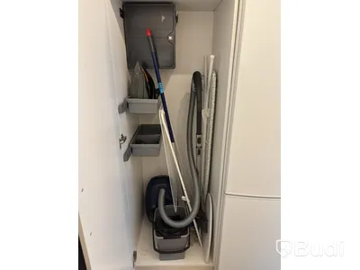 Inventarier till fullt möblerad enrummare - se alla bilder för komplett innehåll