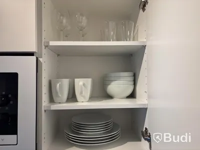 Inventarier till fullt möblerad enrummare - se alla bilder för komplett innehåll