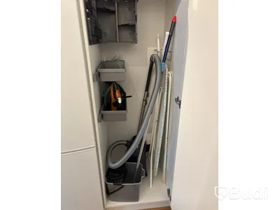 Inventarier till fullt möblerad enrummare - se alla bilder för komplett innehåll
