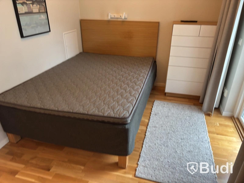 Inventarier till fullt möblerad enrummare - se alla bilder för komplett innehåll