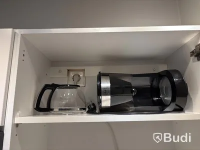 Inventarier till fullt möblerad enrummare - se alla bilder för komplett innehåll