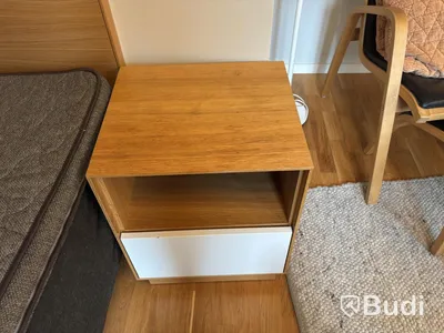 Inventarier till fullt möblerad enrummare - se alla bilder för komplett innehåll