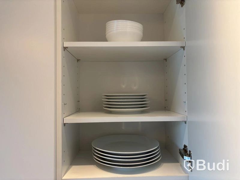 Inventarier till fullt möblerad enrummare - se alla bilder för komplett innehåll