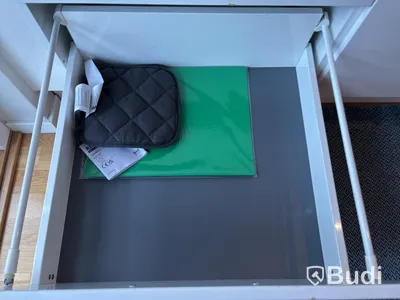 Inventarier till fullt möblerad enrummare - se alla bilder för komplett innehåll