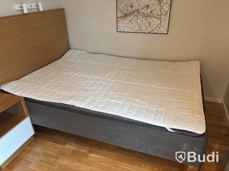 Inventarier till fullt möblerad enrummare - se alla bilder för komplett innehåll