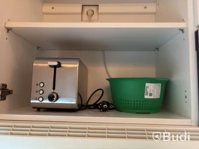 Inventarier till fullt möblerad enrummare - se alla bilder för komplett innehåll