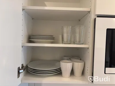 Inventarier till fullt möblerad enrummare - se alla bilder för komplett innehåll