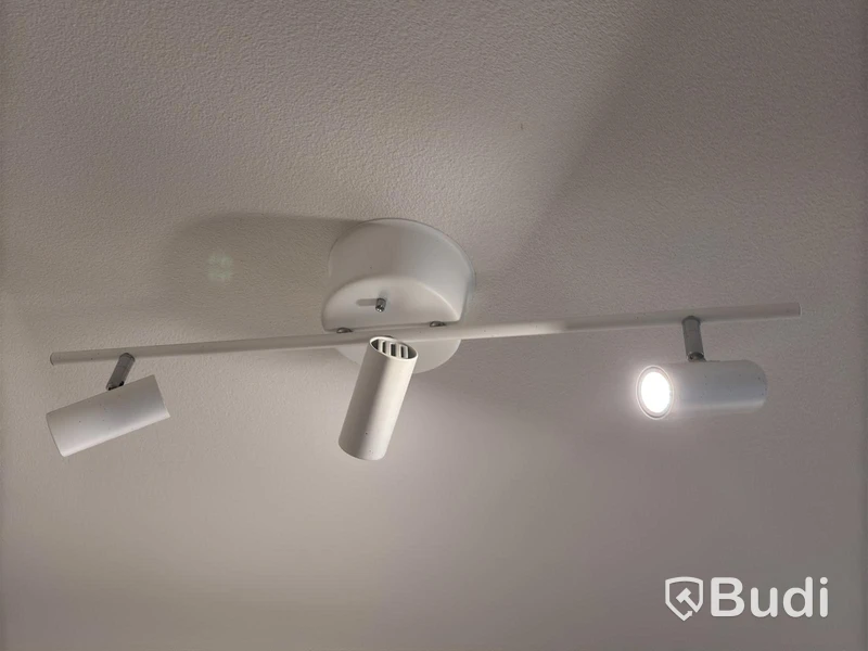 Inventarier till fullt möblerad enrummare - se alla bilder för komplett innehåll