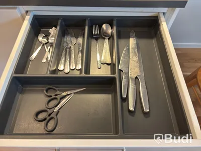 Inventarier till fullt möblerad tvårummare - se alla bilder för komplett innehåll